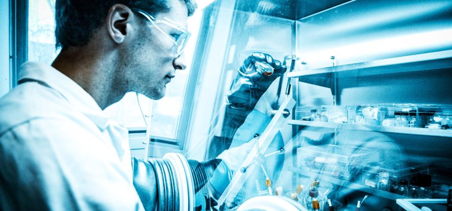 Nouveau diffractomètre de rayons-X haute résolution pour monocristaux