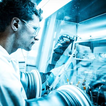 Nouveau diffractomètre de rayons-X haute résolution pour monocristaux